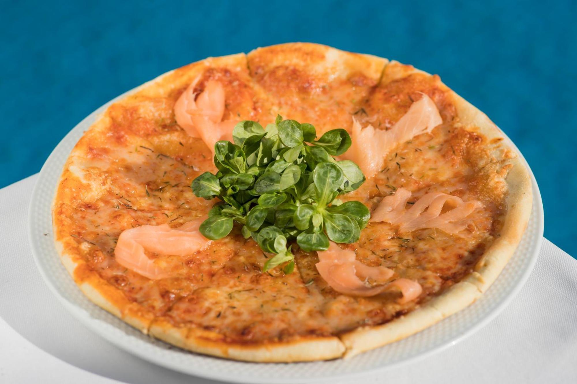 Grand Mogador Agdal & Spa Μαρακές Εξωτερικό φωτογραφία A salmon pizza